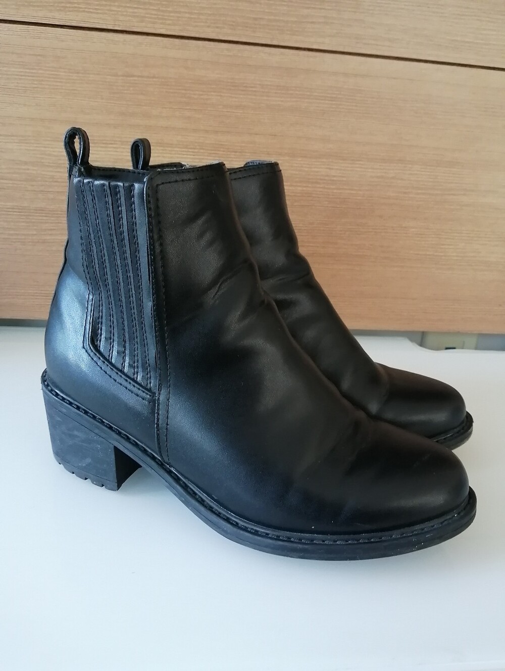 Blondo Black Waterproof Leather Chelsea Heel Booties Size 8